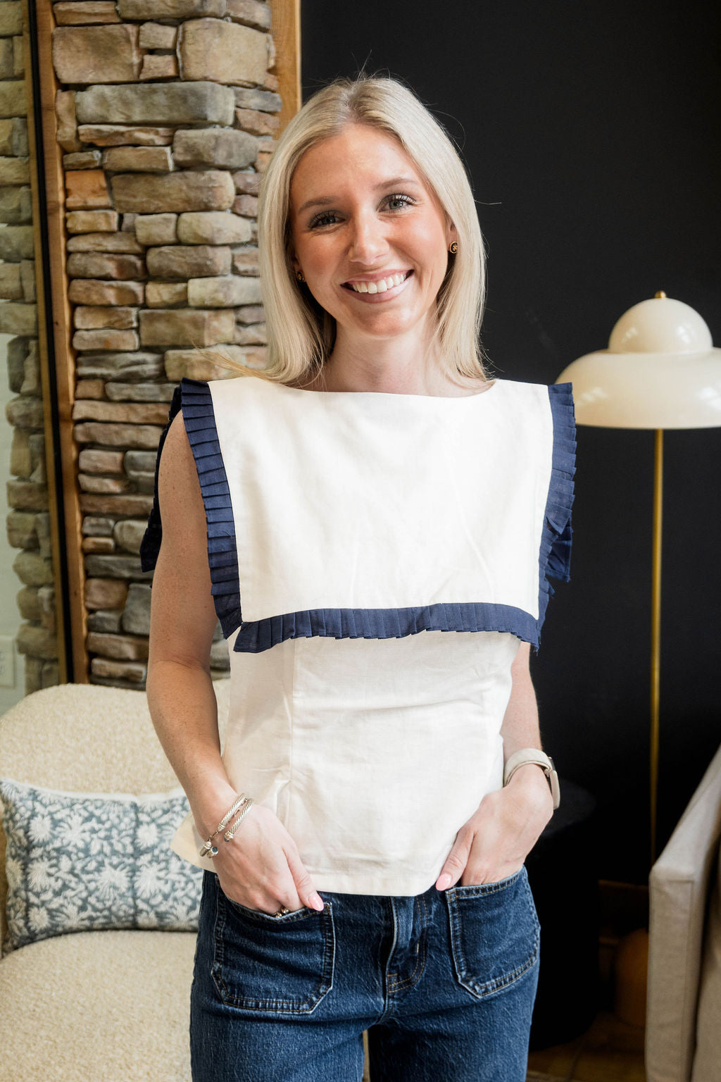 Sleeveless Contrast Pleated Collar Style Yoke Top